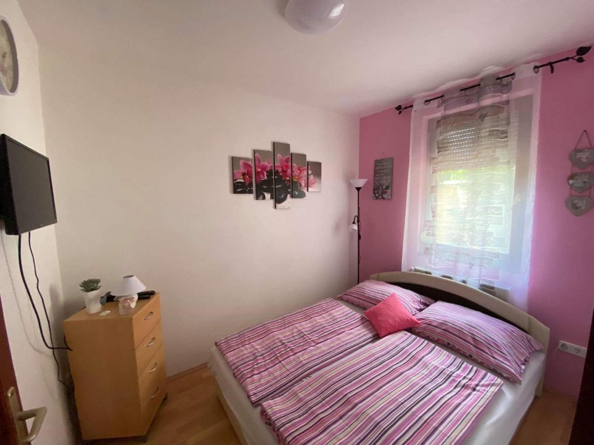 Hellasz Apartman Gyula Bagian luar foto