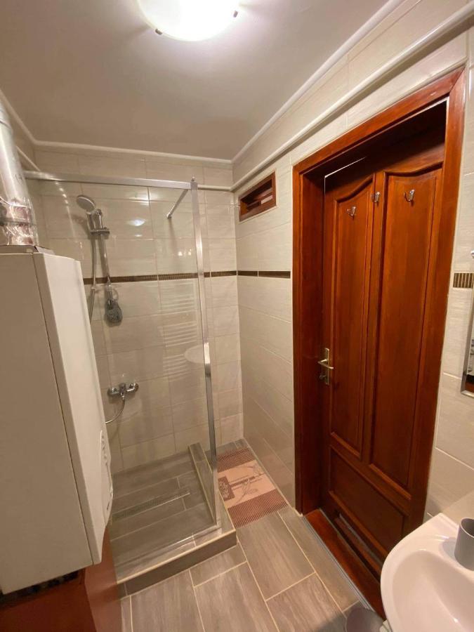 Hellasz Apartman Gyula Bagian luar foto