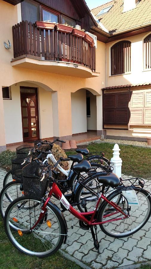 Hellasz Apartman Gyula Bagian luar foto