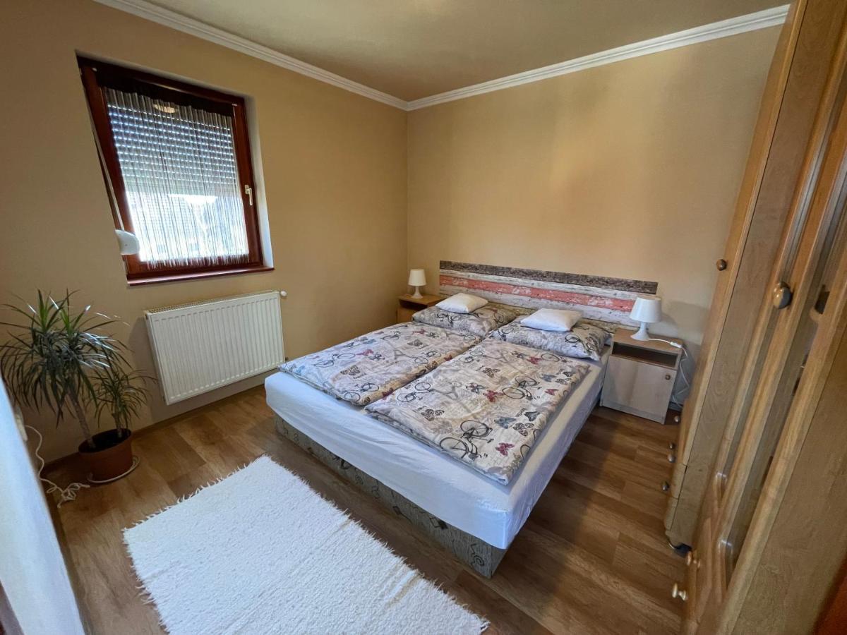 Hellasz Apartman Gyula Bagian luar foto