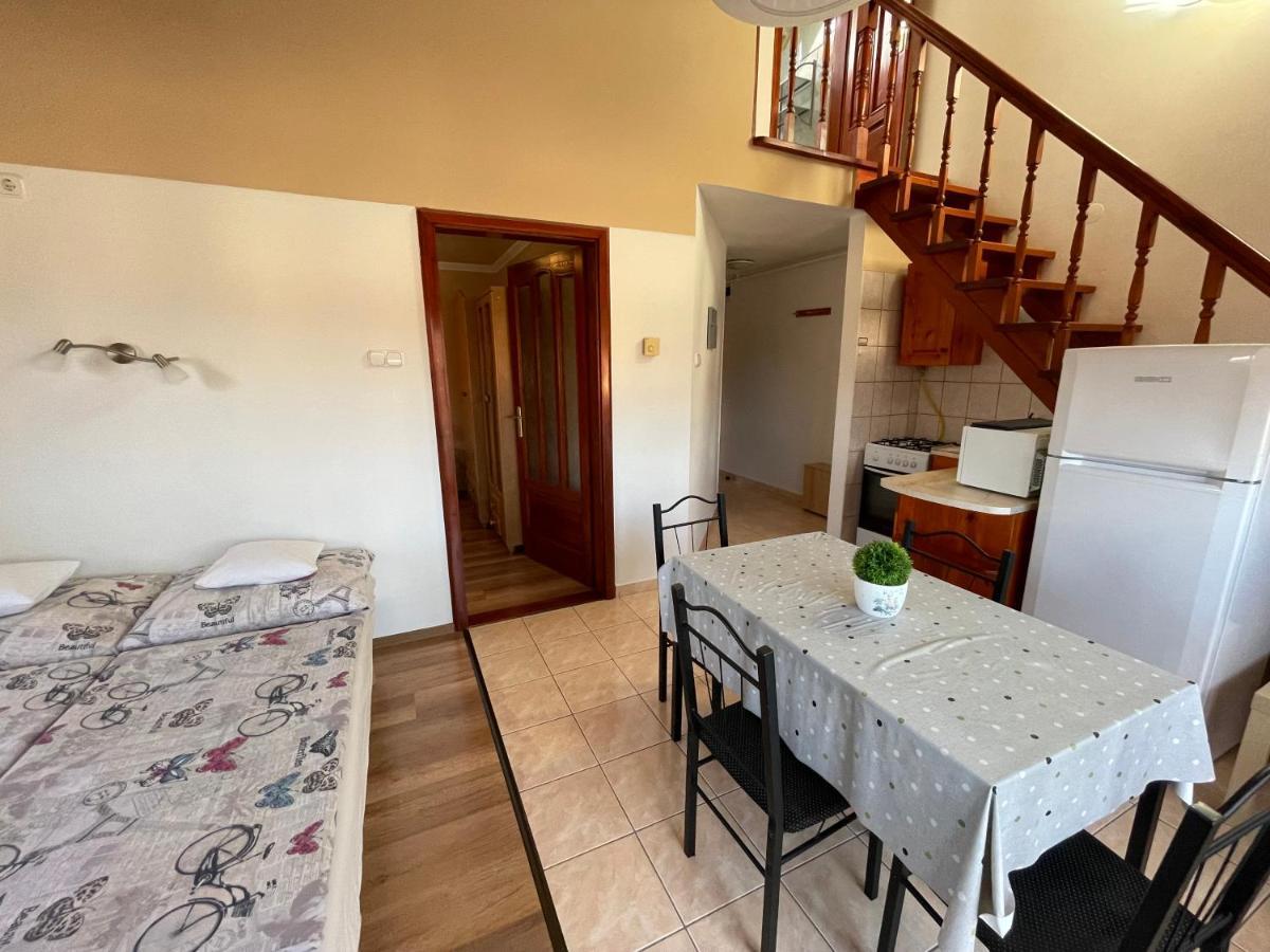 Hellasz Apartman Gyula Bagian luar foto