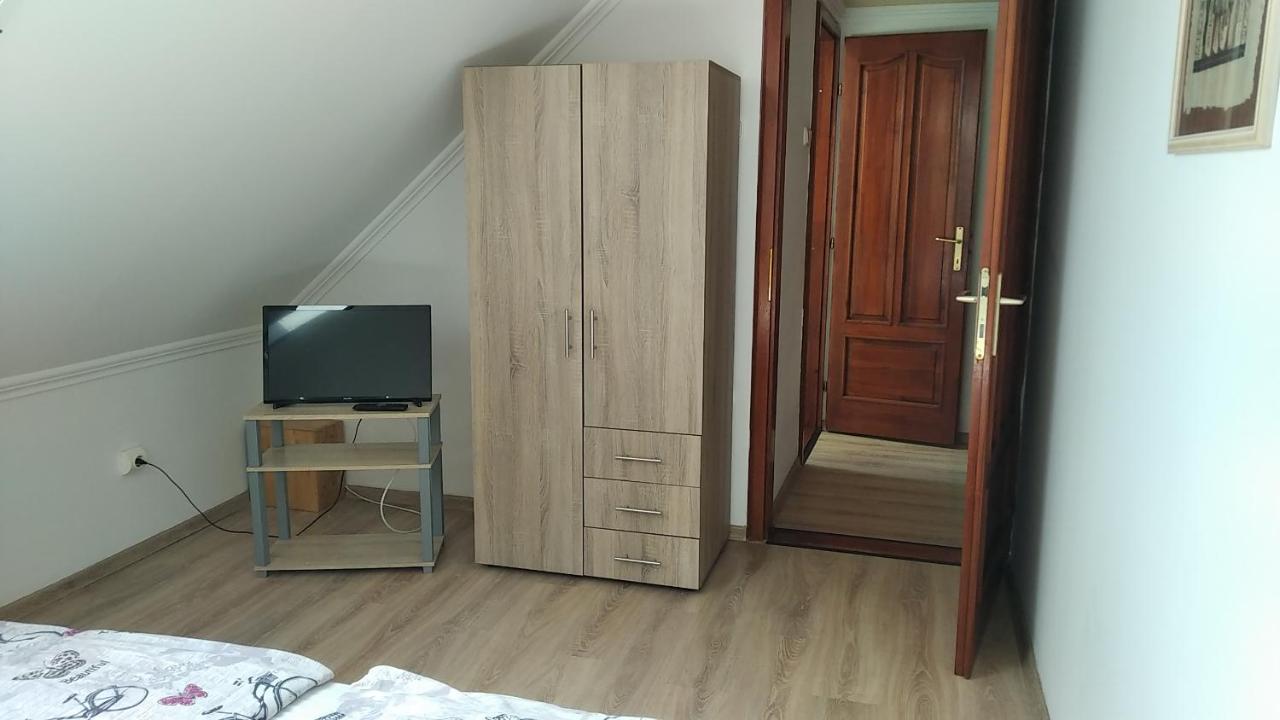 Hellasz Apartman Gyula Bagian luar foto