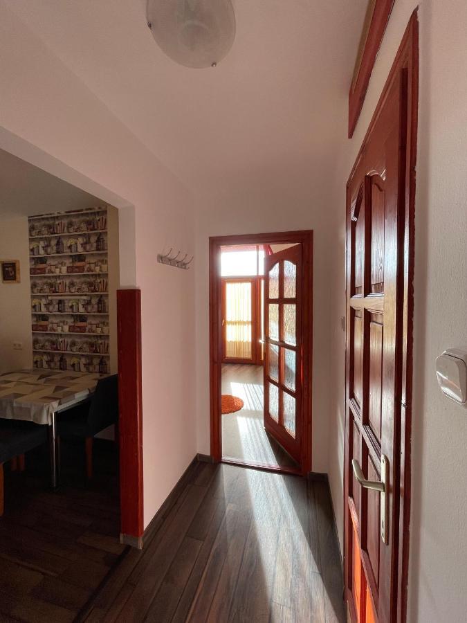 Hellasz Apartman Gyula Bagian luar foto
