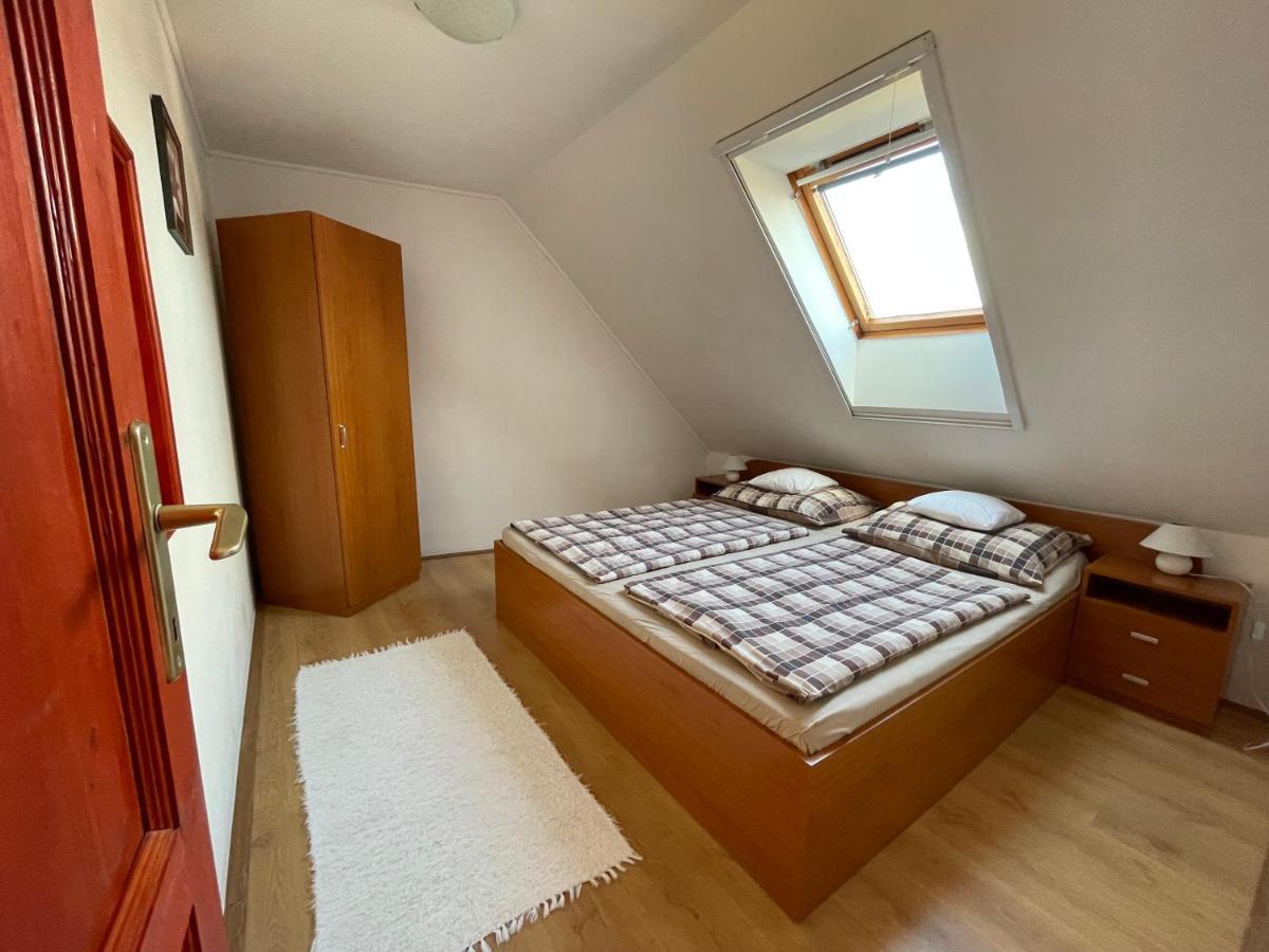 Hellasz Apartman Gyula Bagian luar foto