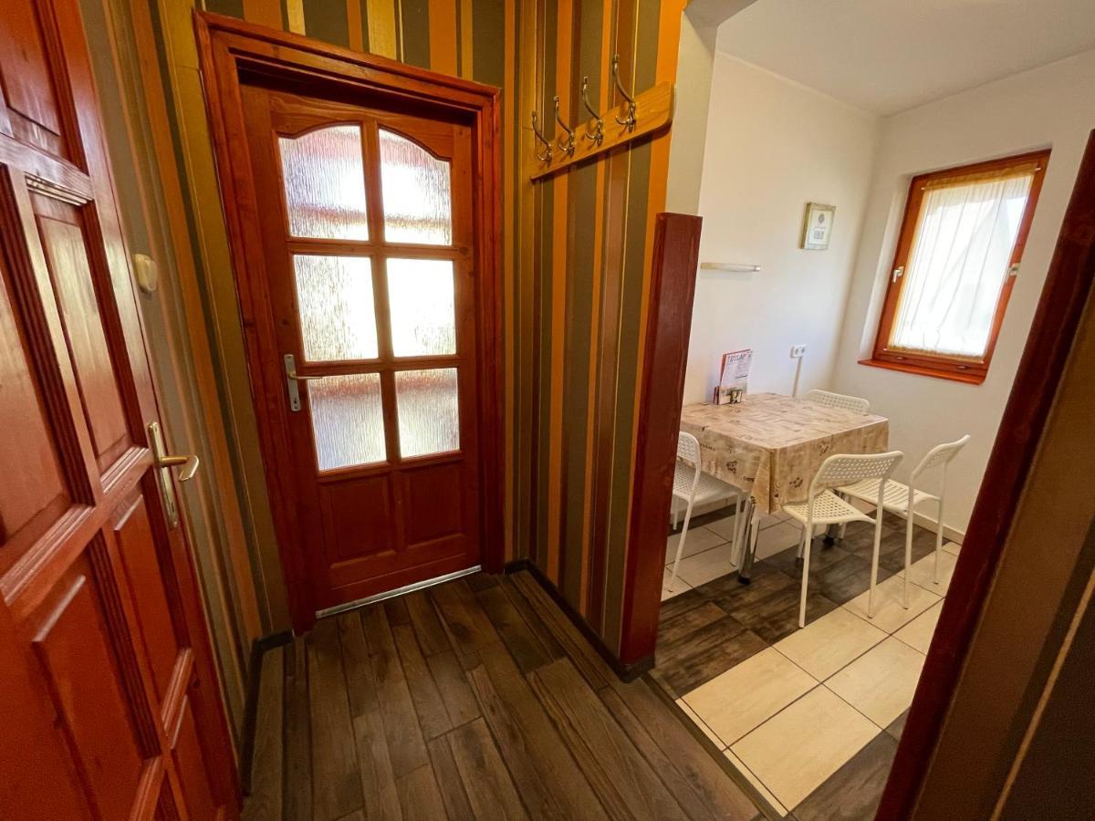 Hellasz Apartman Gyula Bagian luar foto