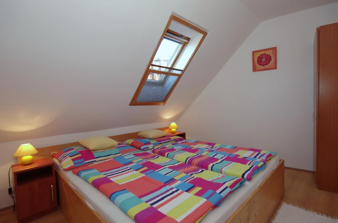 Hellasz Apartman Gyula Bagian luar foto