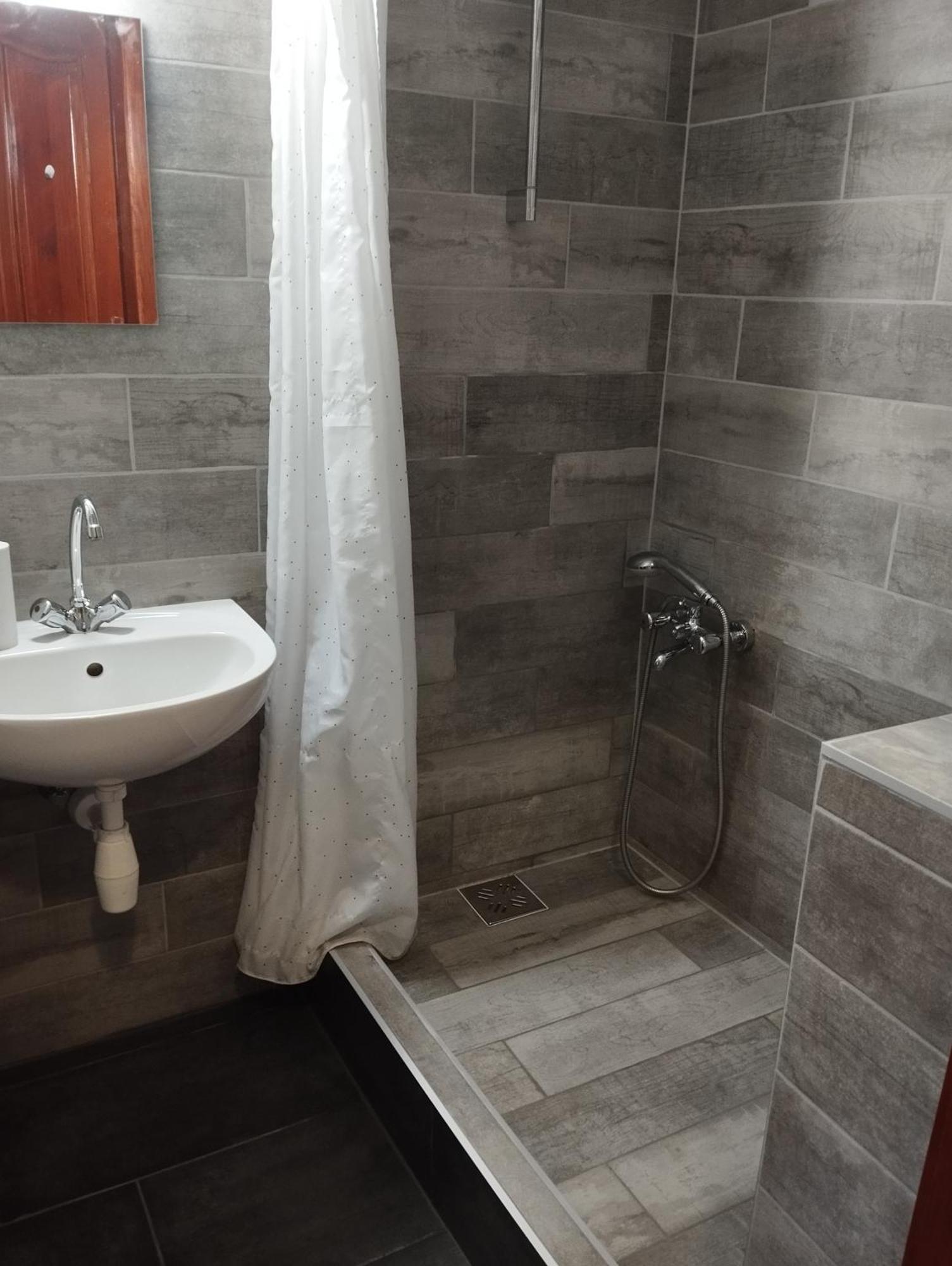 Hellasz Apartman Gyula Bagian luar foto