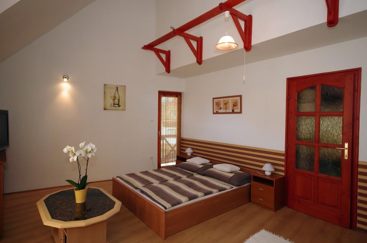 Hellasz Apartman Gyula Ruang foto