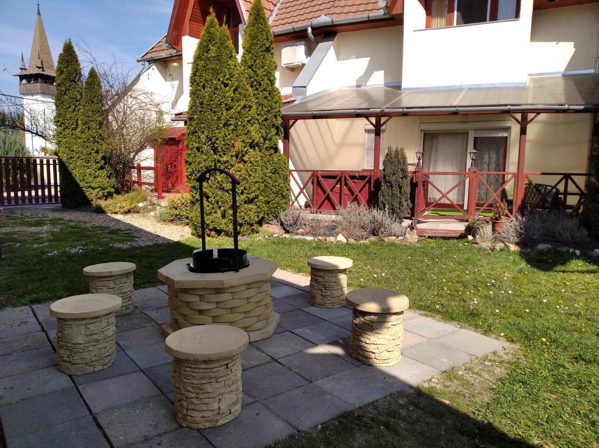 Hellasz Apartman Gyula Bagian luar foto